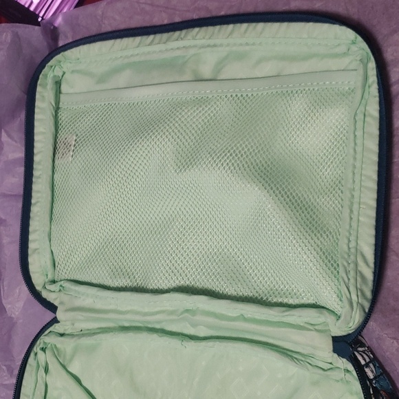 Vera Bradley lighten up wipes pouch 👝 - Picture 4 of 5